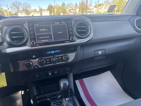 Used 2021 Toyota Tacoma SR5 AWD/4WD image 22