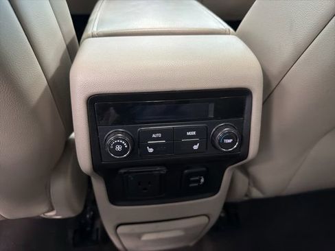 Used 2018 GMC Acadia Denali w/ Technology Package AWD/4WD image 28