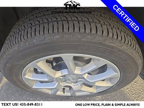 Used 2024 Jeep Compass Latitude image 10