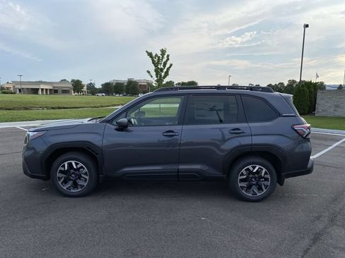 Used 2025 Subaru Forester Premium w/ Convenience Package #1 AWD/4WD image 2