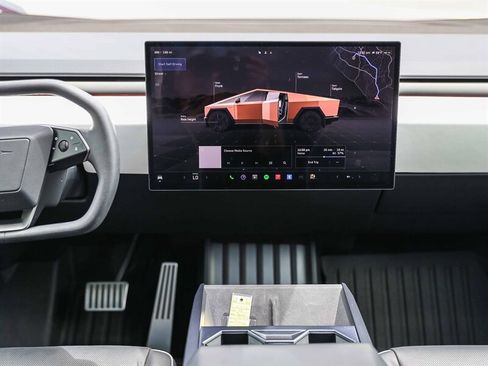 Used 2024 Tesla Cybertruck AWD Crew Cab image 18
