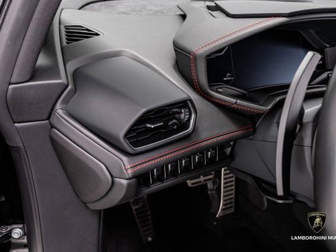 Used 2018 Lamborghini Huracan LP 580-2 image 32