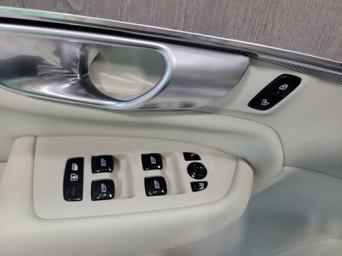 Used 2024 Volvo XC90 B6 Plus image 41