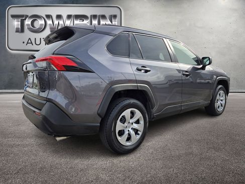 Used 2021 Toyota RAV4 LE image 4