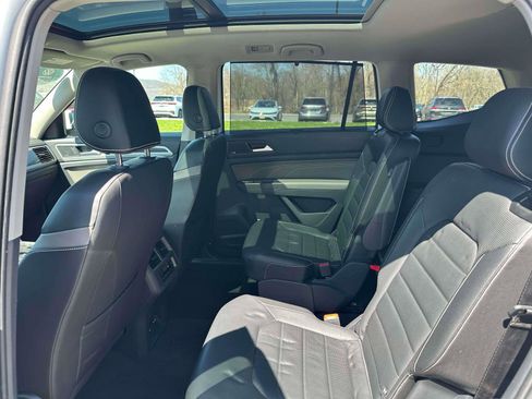 Used 2023 Volkswagen Atlas SEL Premium image 9