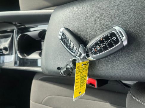 Used 2022 Hyundai Elantra Blue FWD image 28