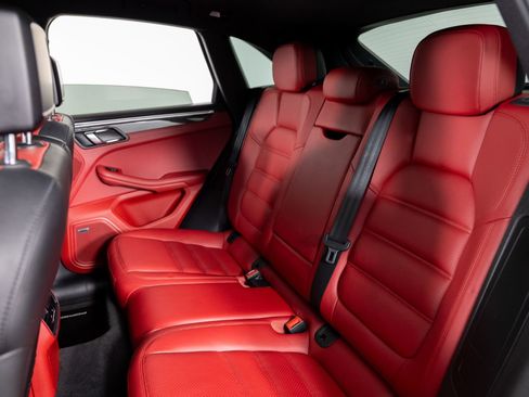 Used 2016 Porsche Macan Turbo image 17