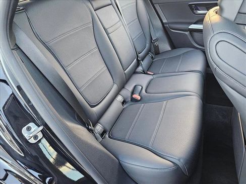 Used 2025 Mercedes-Benz GLC 300 image 18