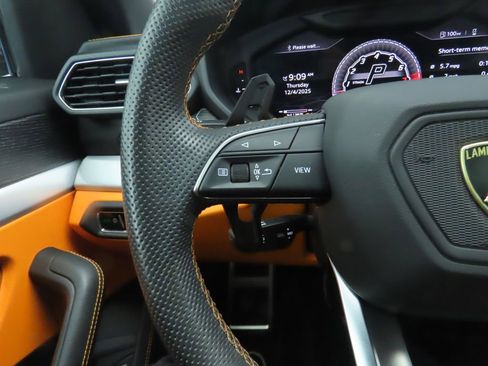 Used 2020 Lamborghini Urus image 11