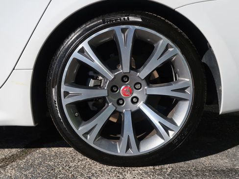 Used 2019 Jaguar XJ R-Sport image 57