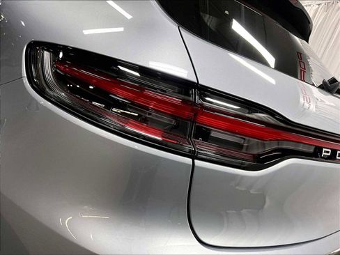 Used 2025 Porsche Macan image 35