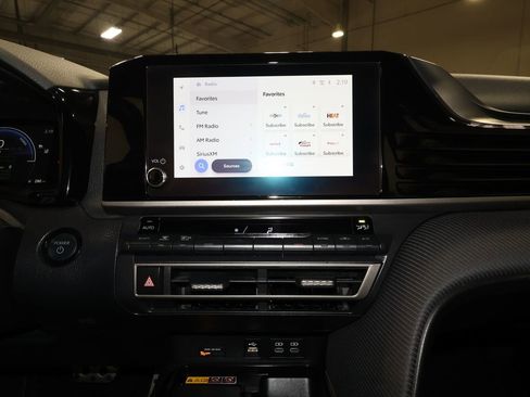 Used 2025 Toyota Camry SE image 16