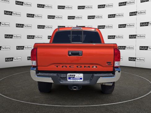 Used 2017 Toyota Tacoma SR5 w/ Tow Package image 5