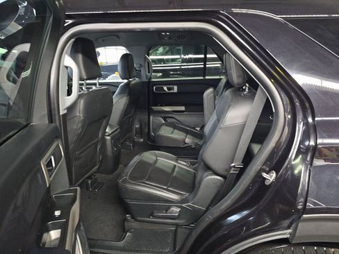 Used 2023 Ford Explorer XLT w/ Equipment Group 202A image 4