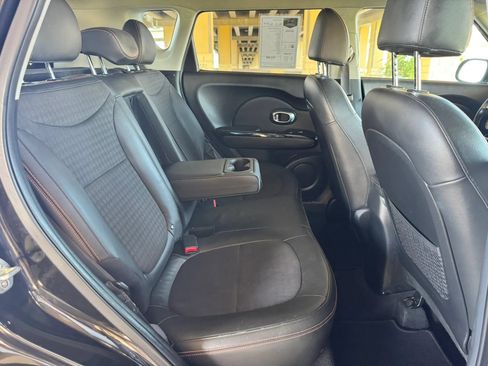 Used 2018 Kia Soul ! FWD image 21