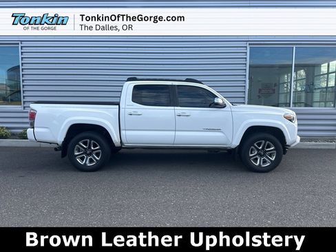 Used 2016 Toyota Tacoma Limited image 2