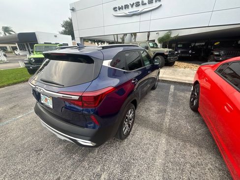 Used 2022 Kia Seltos EX AWD/4WD image 12