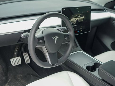Used 2022 Tesla Model Y Performance AWD/4WD image 9
