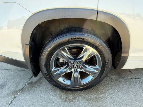 Used 2019 Toyota Highlander Limited Platinum image 49