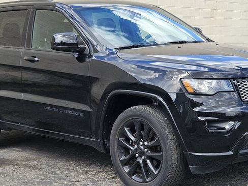 Used 2017 Jeep Grand Cherokee Altitude AWD/4WD image 7