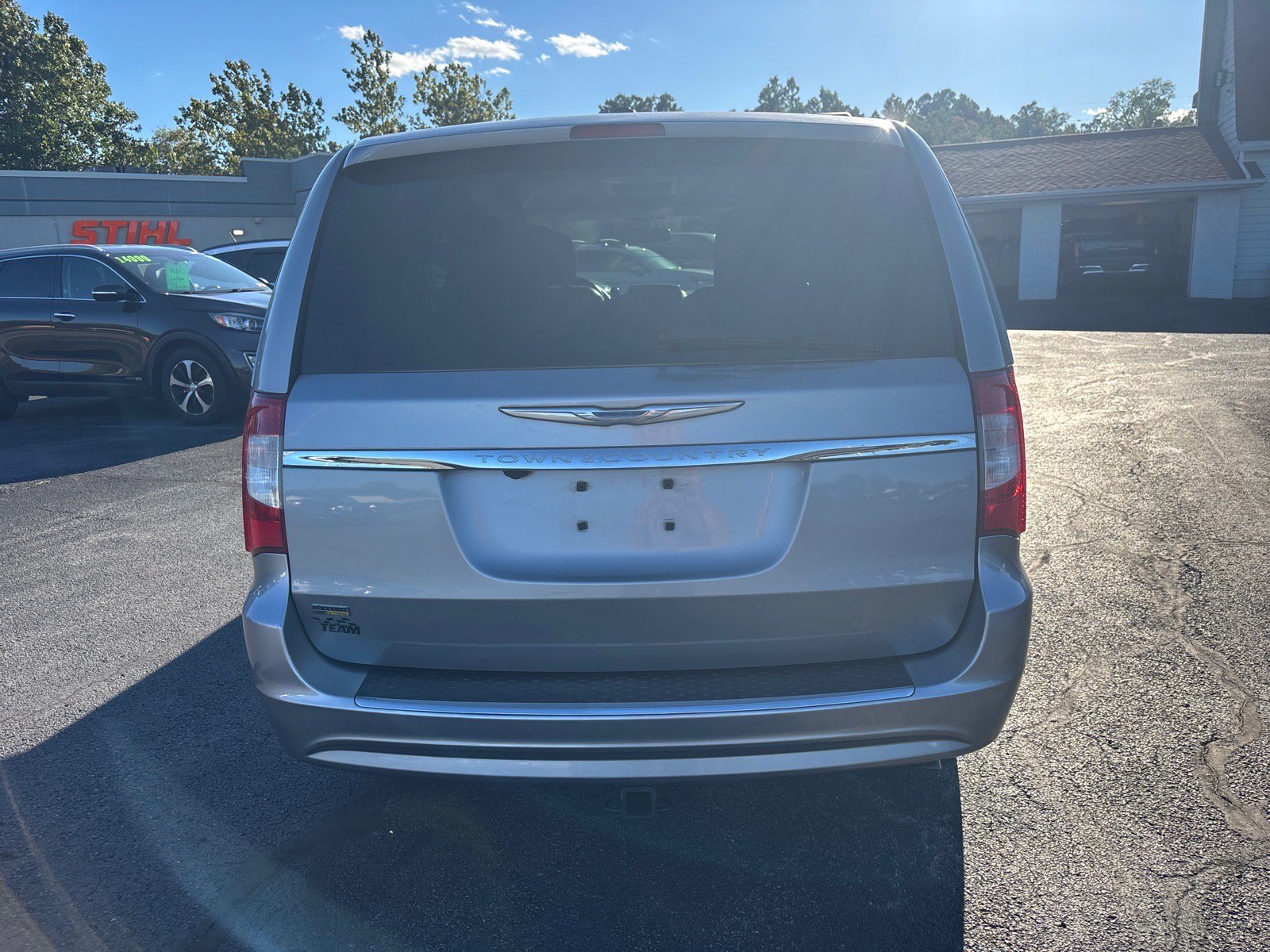 Used 2016 Chrysler Town & Country Touring FWD image 6