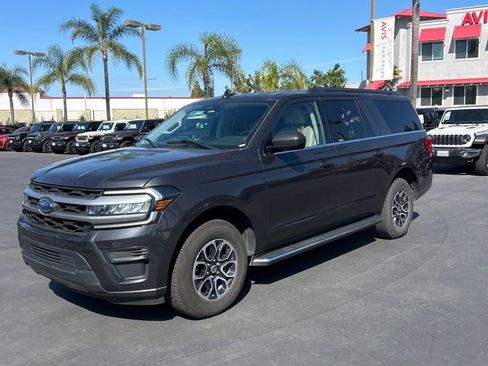 Used 2023 Ford Expedition Max XLT image 1