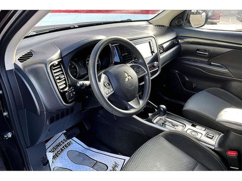 Used 2020 Mitsubishi Outlander ES image 14