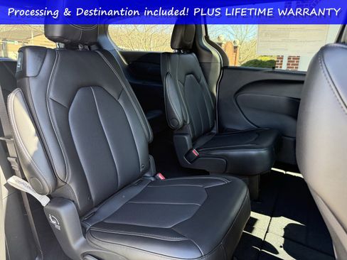 New 2026 Chrysler Pacifica Select w/ S Appearance Package FWD image 13