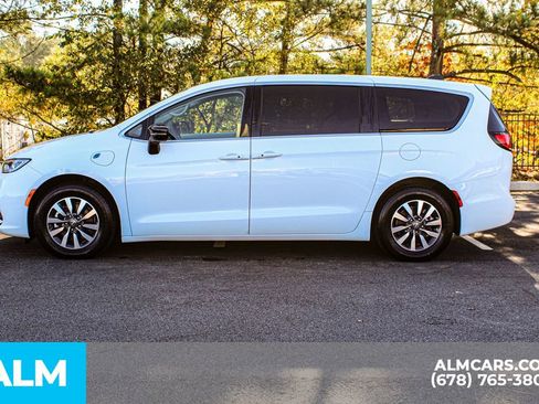 Used 2024 Chrysler Pacifica Select image 7