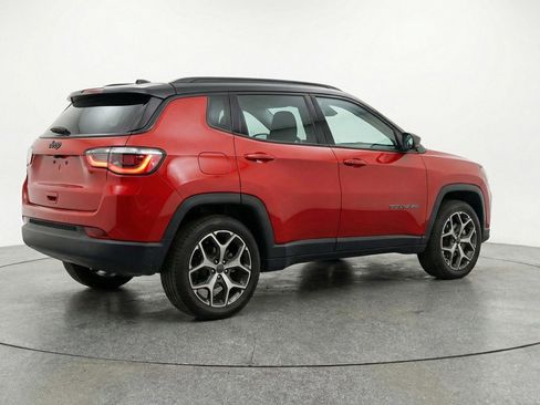 Used 2025 Jeep Compass Limited AWD/4WD image 9