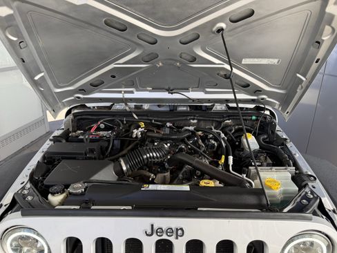 Used 2010 Jeep Wrangler Unlimited Sport image 59