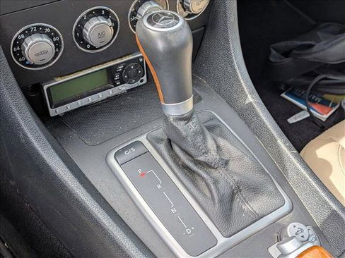 Used 2010 Mercedes-Benz SLK 300 image 11