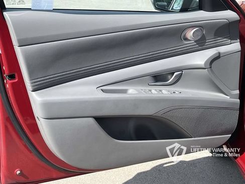 Certified 2025 Hyundai Elantra SEL FWD image 16