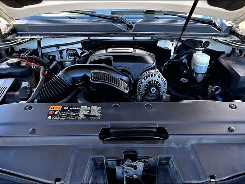 Used 2014 Chevrolet Suburban LTZ image 31