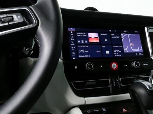 Certified 2024 Porsche Macan image 13