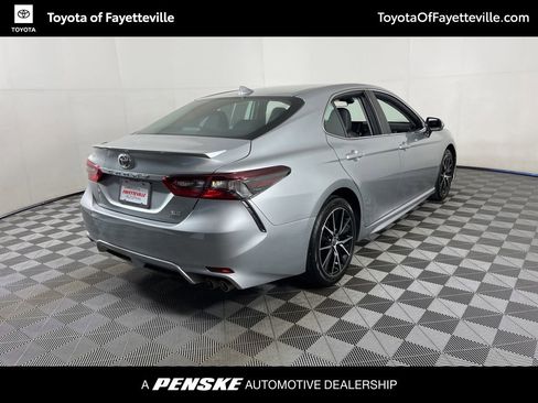 Used 2024 Toyota Camry SE image 10