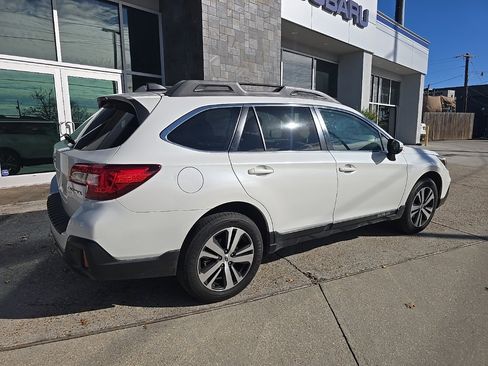 Used 2019 Subaru Outback 2.5i Limited image 4
