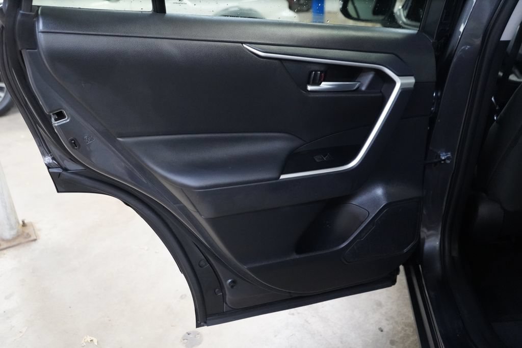Used 2025 Toyota RAV4 XLE AWD/4WD image 28
