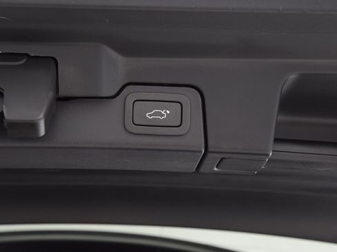 Used 2019 Land Rover Range Rover Evoque image 33