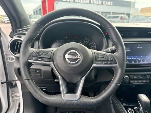 Used 2023 Nissan Kicks SR w/ SR Premium Package FWD image 23
