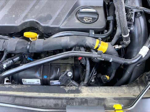 Used 2025 Chevrolet Trax LS FWD image 33