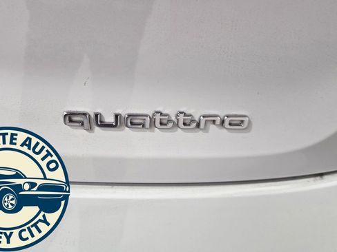 Used 2022 Audi e-tron Premium w/ Convenience Plus Package image 37