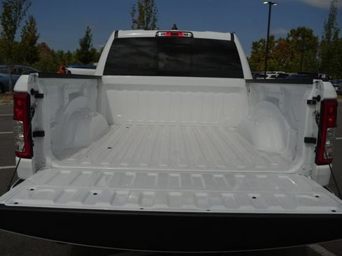 Used 2022 RAM 1500 Big Horn AWD/4WD image 16