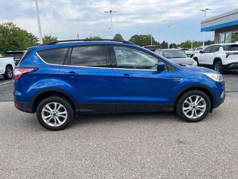 Used 2017 Ford Escape SE w/ Equipment Group 201A AWD/4WD image 11