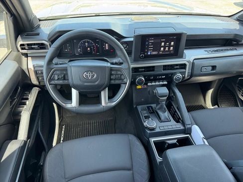 Certified 2025 Toyota Tacoma SR5 AWD/4WD image 14