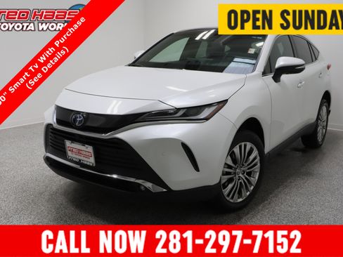 Used 2024 Toyota Venza LE image 1