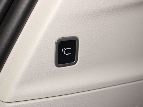 Used 2022 Chrysler Pacifica Touring-L FWD image 13