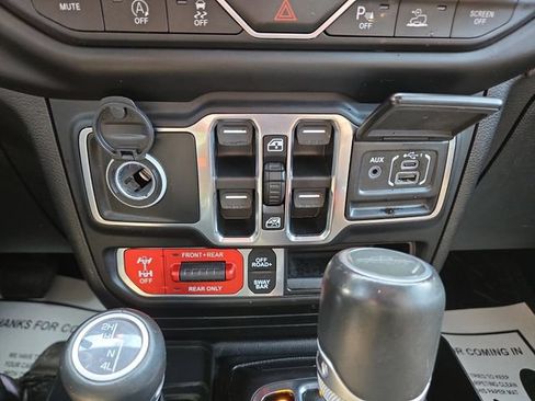 Used 2021 Jeep Gladiator Rubicon AWD/4WD image 24