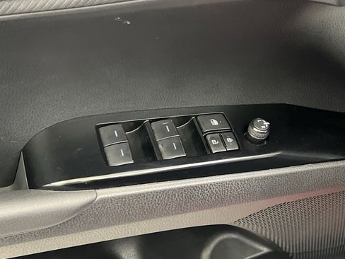 Used 2025 Toyota Camry SE image 13