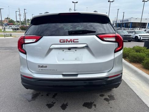 Used 2022 GMC Terrain SLE w/ Driver Convenience Package FWD image 17